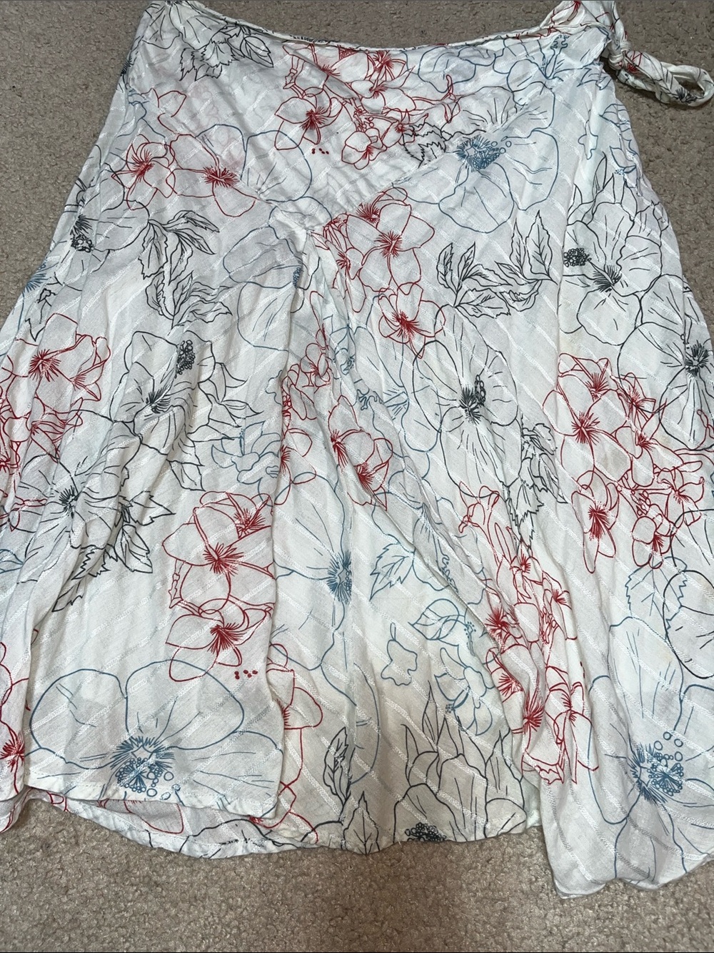 Billabong White Floral Circle Skirt with Red & Blue Line Art
